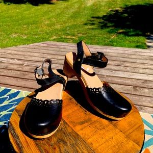 Dansko sandals!!  Size 37 (7-7.5).